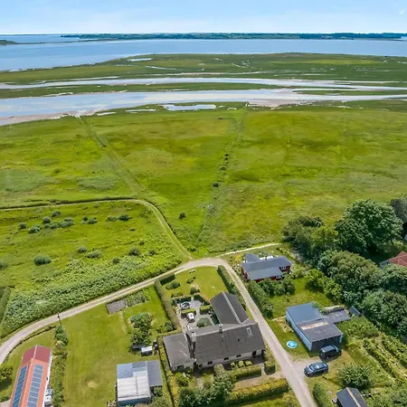 With Beautiful Views, Wilderness Bath And Activity *
