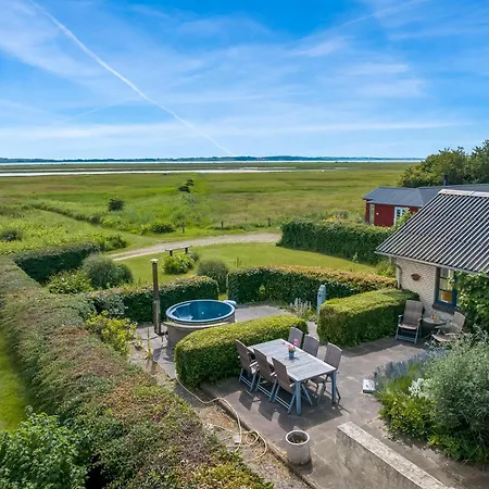With Beautiful Views, Wilderness Bath And Activity