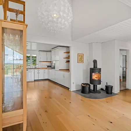 With Beautiful Views, Wilderness Bath And Activity *