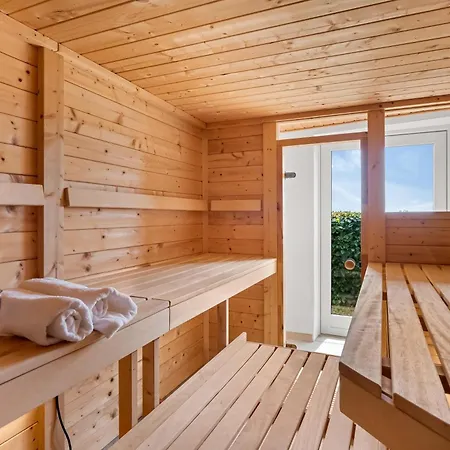 Holiday home With Beautiful Views, Wilderness Bath And Activity