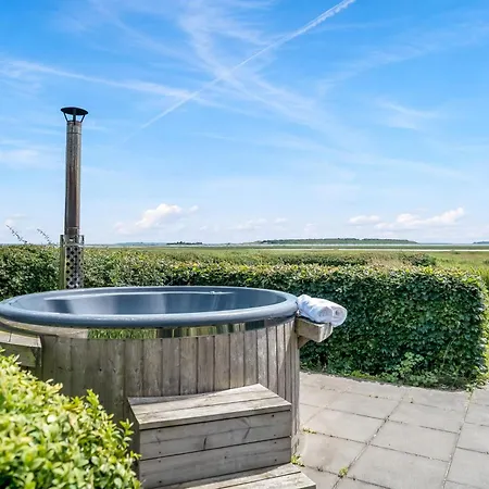 With Beautiful Views, Wilderness Bath And Activity